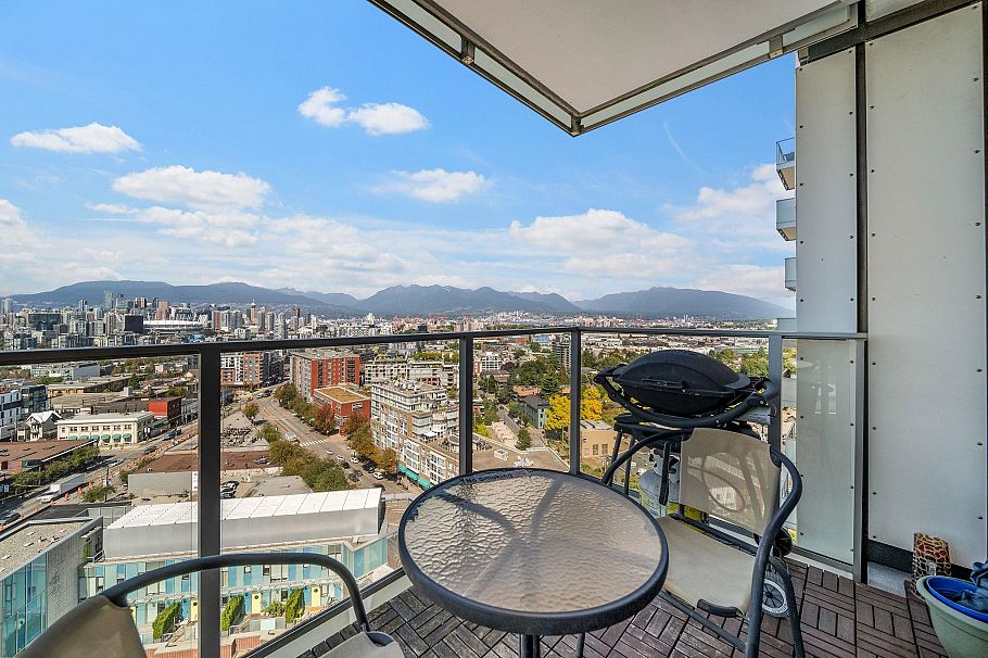 1911 285 E 10th Avenue Vancouver, BC - 2