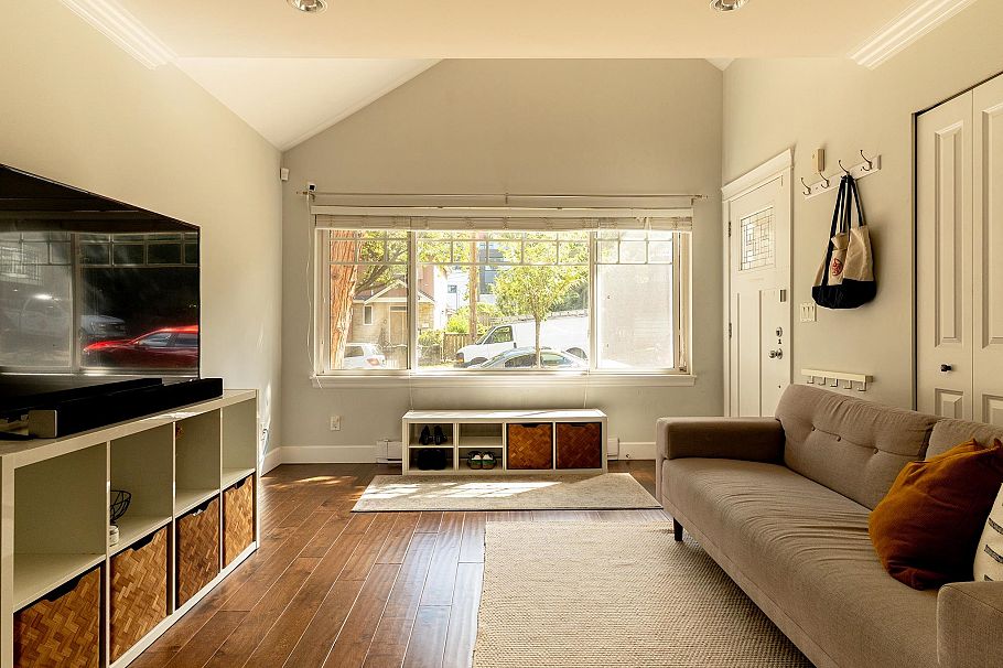 4883 Beatrice Street Vancouver, BC - 2