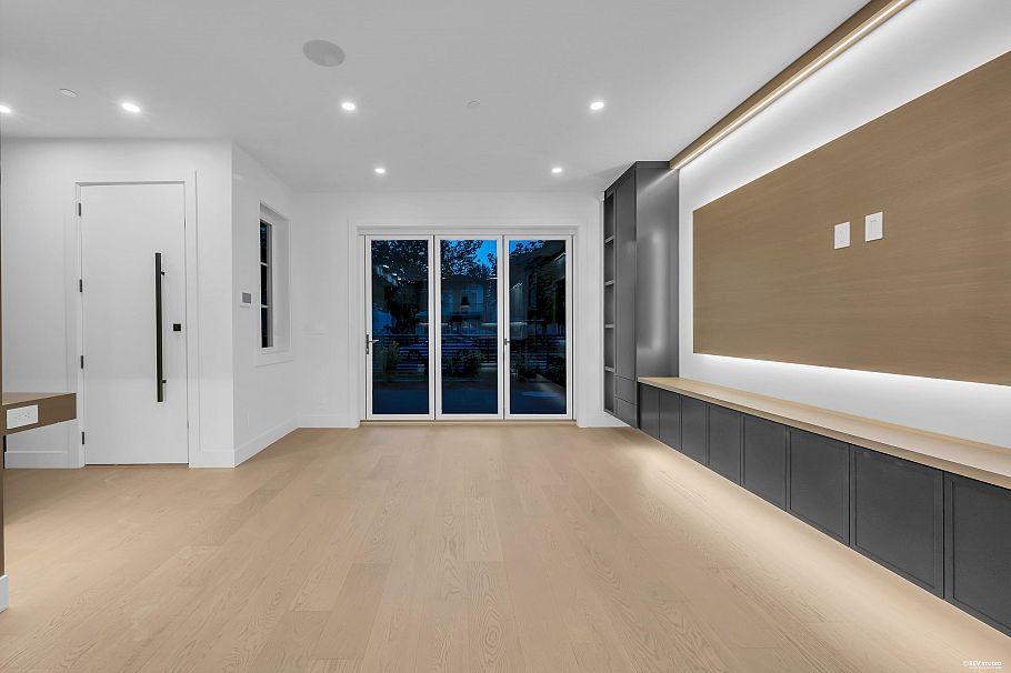 1 5150 Spencer Street Vancouver, BC - 6