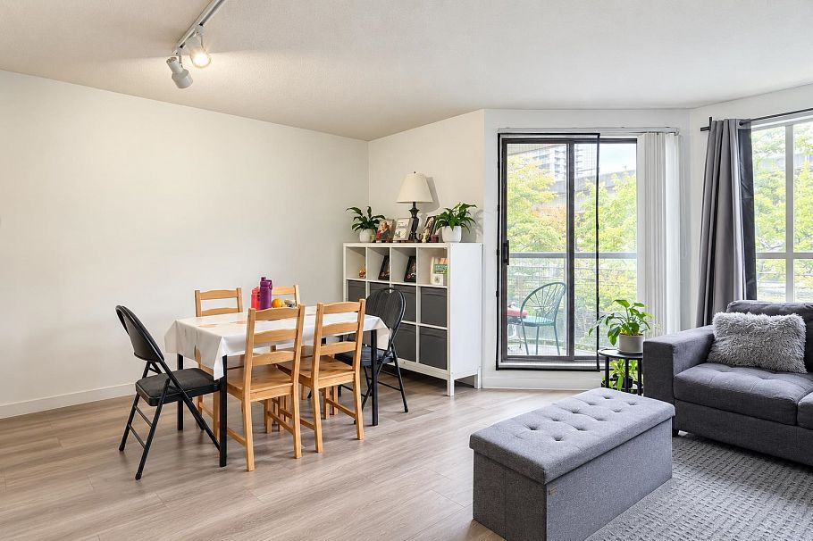 205 3455 Ascot Place Vancouver, BC - 2