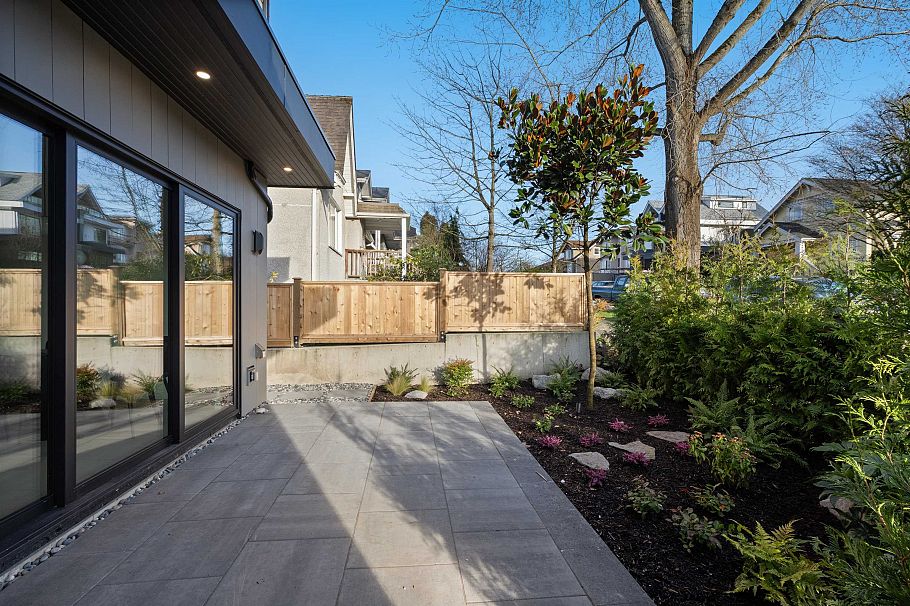 1605 E 21st Avenue Vancouver, BC - 21