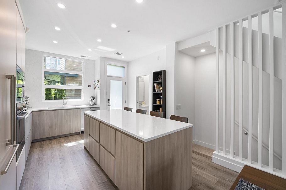 153 2060 Curling Road North Vancouver, BC - 4
