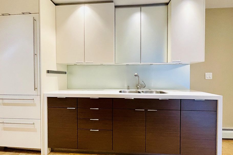 404 1405 W 15th Avenue Vancouver, BC - 9