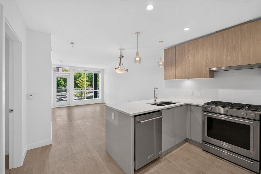 210 108 E 8th Street North Vancouver, BC - 6