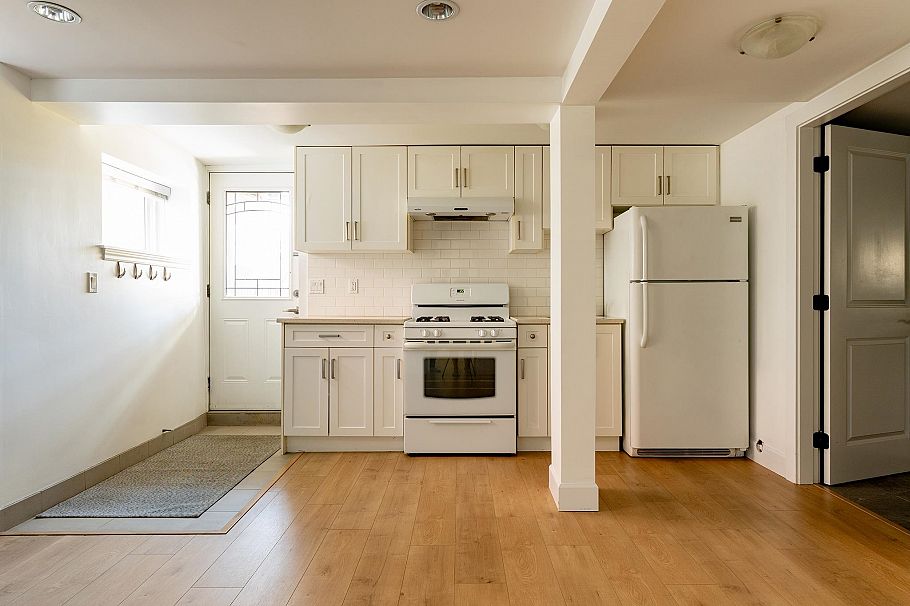 4883 Beatrice Street Vancouver, BC - 24