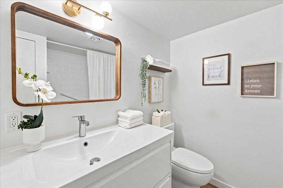 207 236 W 2nd Street North Vancouver, BC - 18