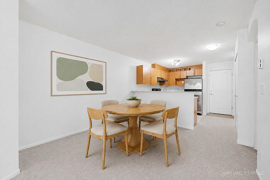 363 1100 E 29th Street North Vancouver, BC - 5