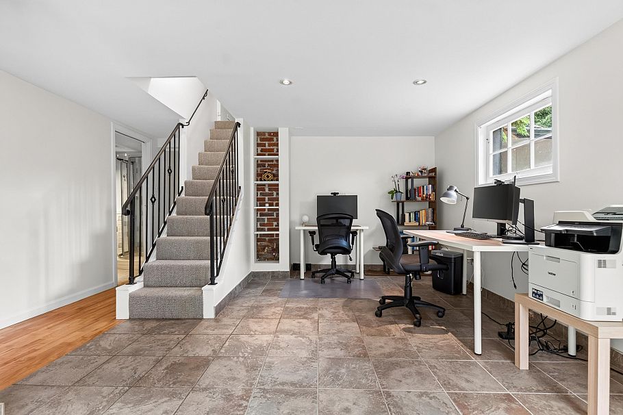 1371 Borthwick Road North Vancouver, BC - 18