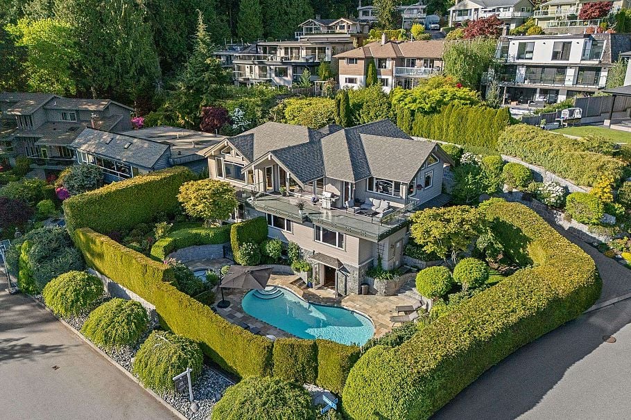 5168 Redonda Drive North Vancouver, BC - 1