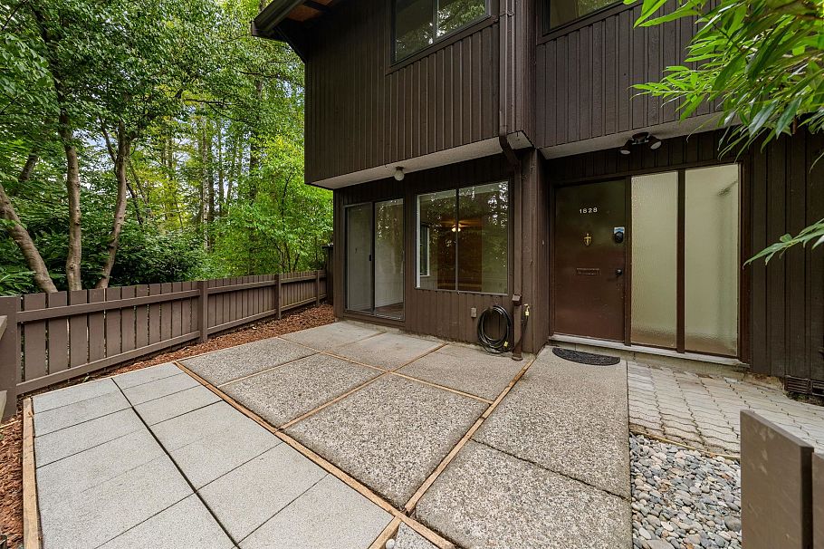 1828 Purcell Way North Vancouver, BC - 36