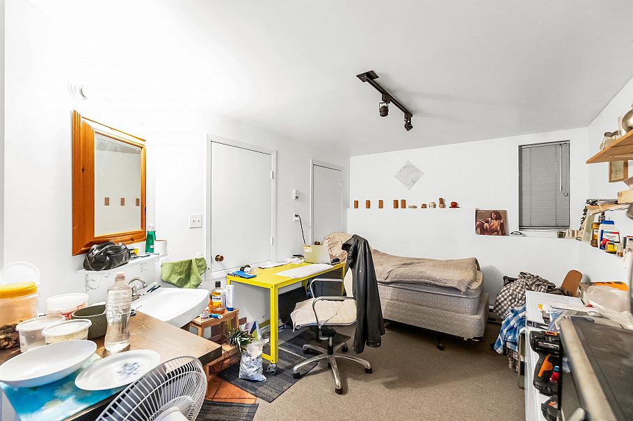 319 E 27th Street North Vancouver, BC - 37