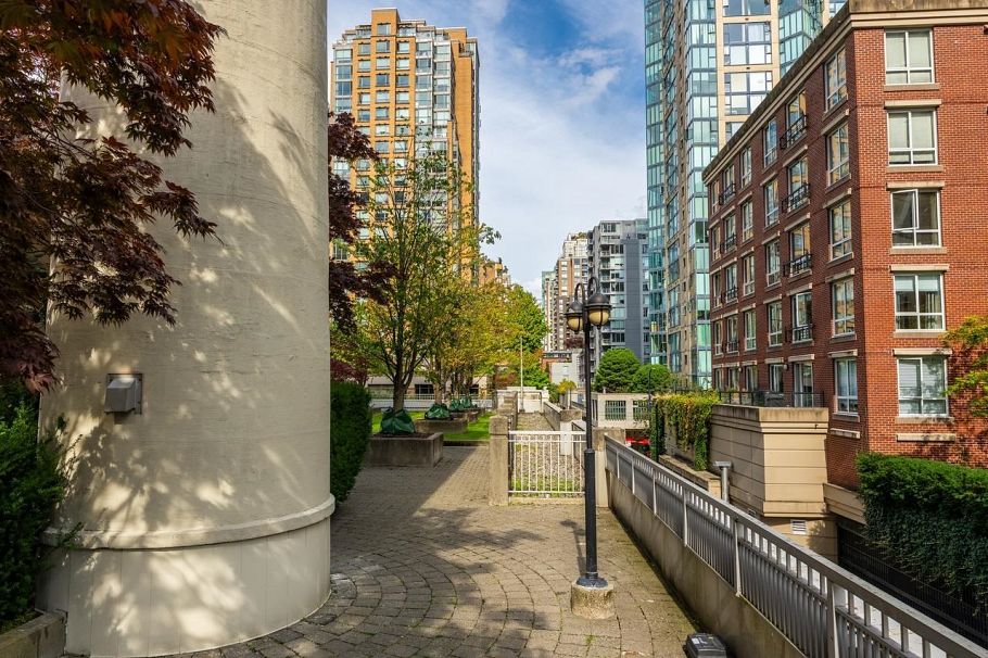 401 1238 Richards Street Vancouver, BC - 37