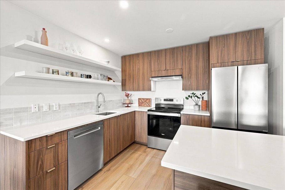 207 236 W 2nd Street North Vancouver, BC - 4