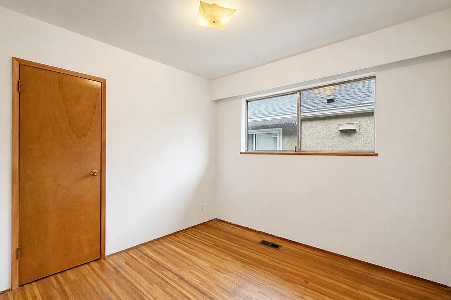 817 W 64th Avenue Vancouver, BC - 10