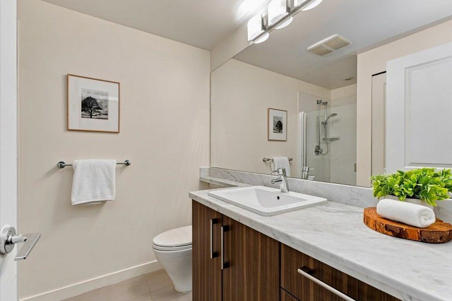 G11 139 W 22nd Street North Vancouver, BC - 22