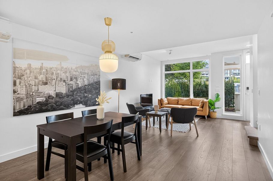 561 W 29th Avenue Vancouver, BC - 1