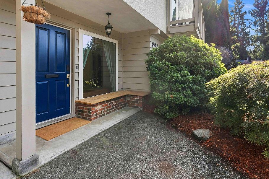 2285 Tompkins Crescent North Vancouver, BC - 2