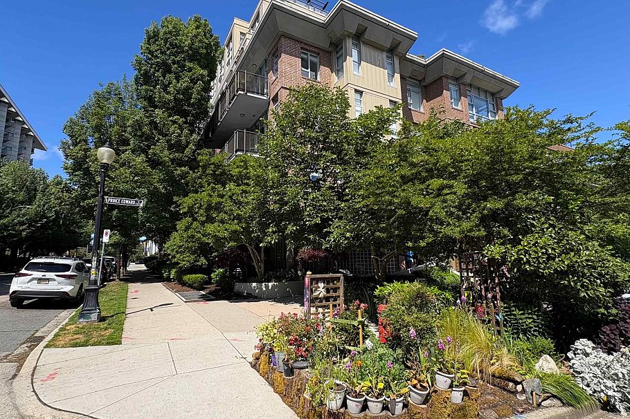 357 E 11th Avenue Vancouver, BC - 27