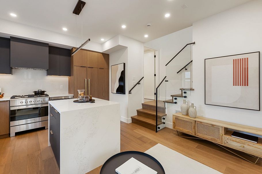 1 552 Kaslo Street Vancouver, BC - 9