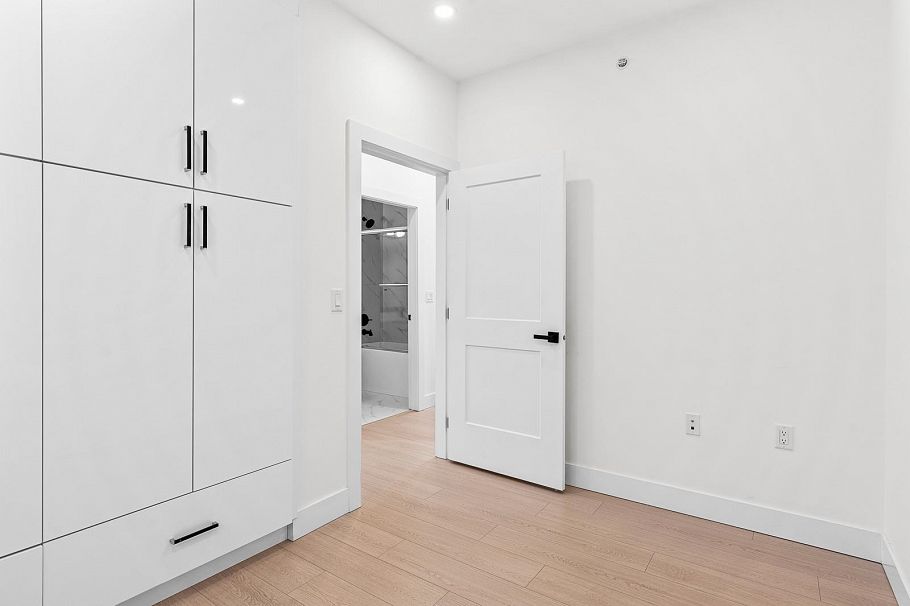 333 E 64th Avenue Vancouver, BC - 23