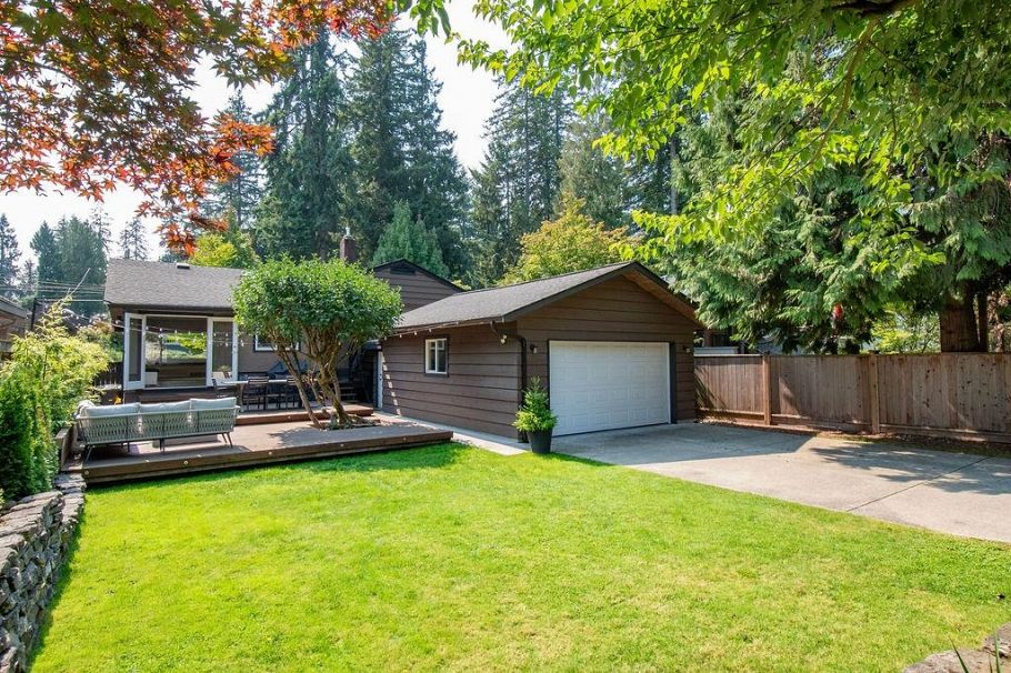 1218 W 22nd Street North Vancouver, BC - 22