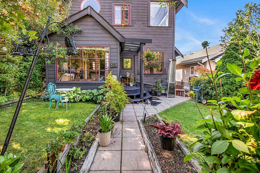 319 E 27th Street North Vancouver, BC - 36