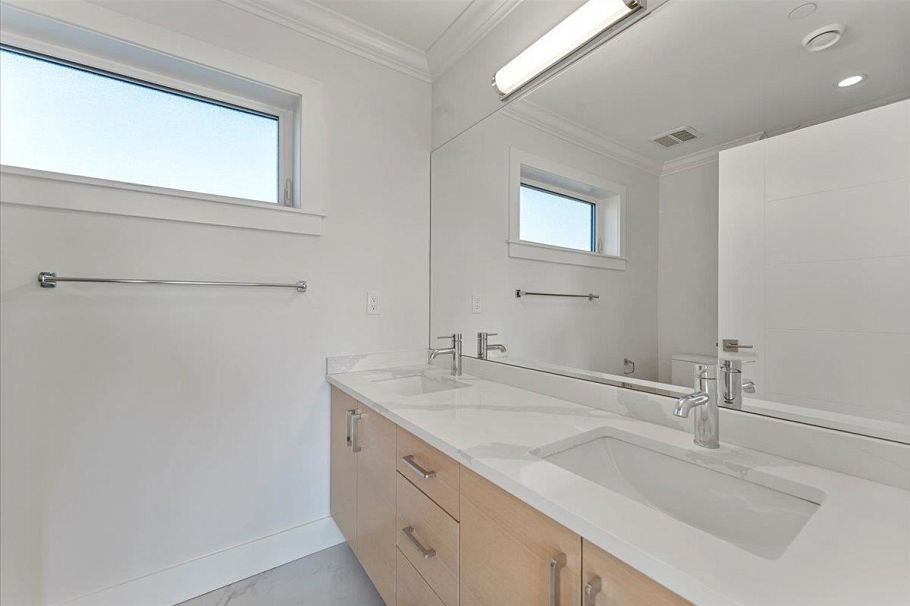 2227 W 16th Avenue Vancouver, BC - 22
