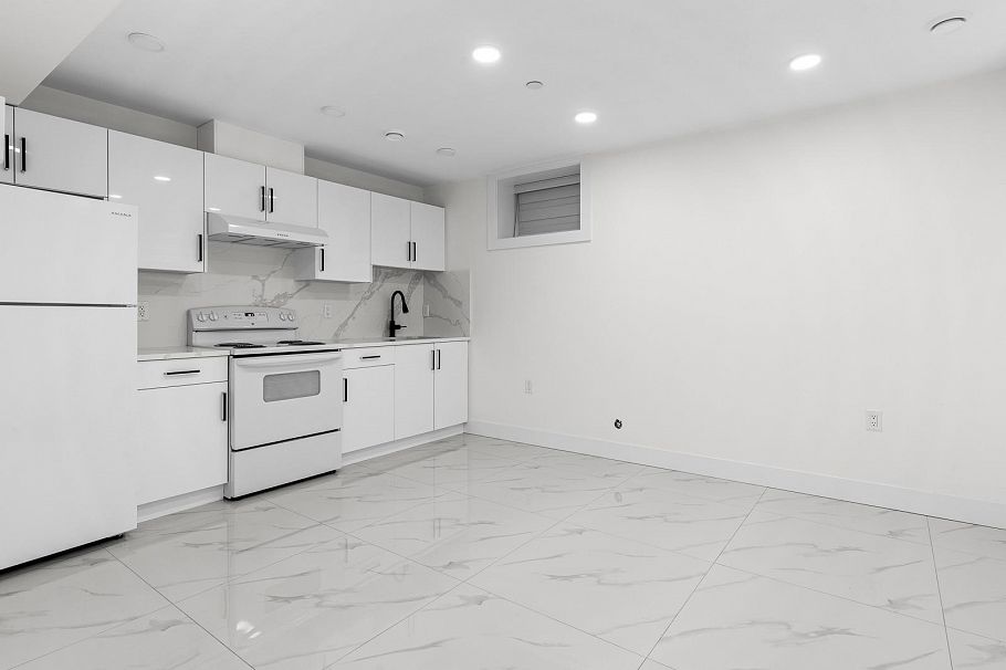 333 E 64th Avenue Vancouver, BC - 27