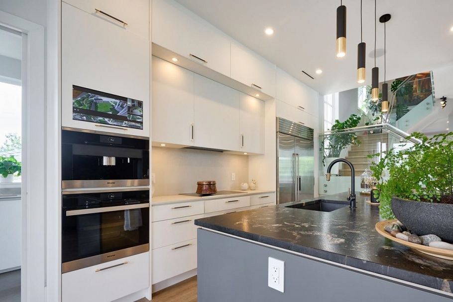 449 E 15th Street North Vancouver, BC - 10