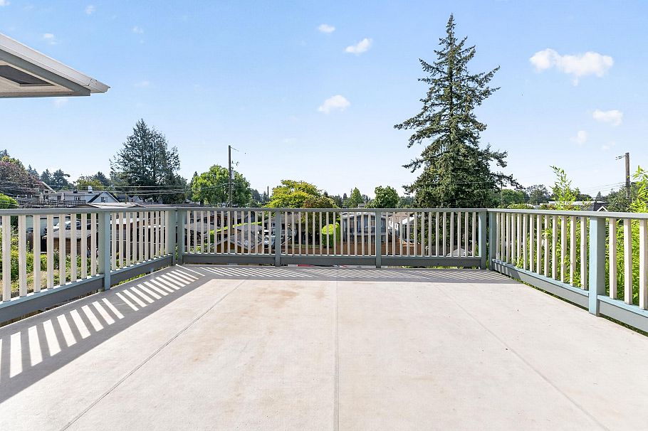 341 W 24th Street North Vancouver, BC - 18