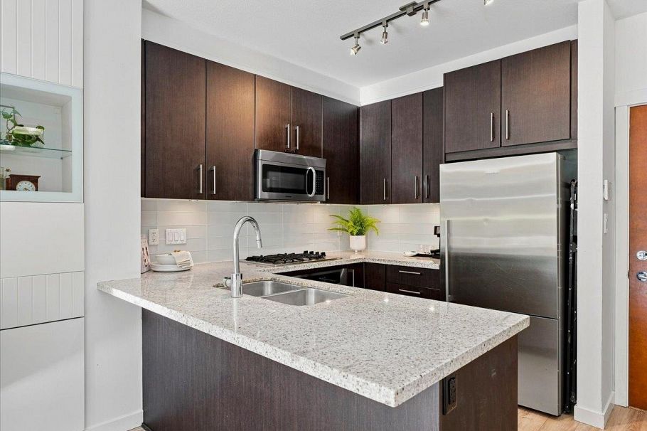 G11 139 W 22nd Street North Vancouver, BC - 13