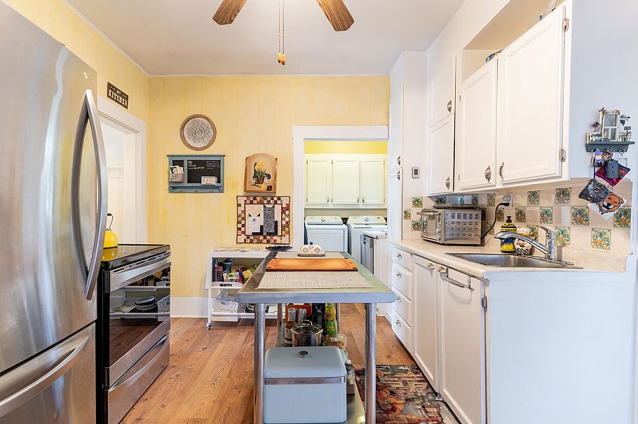 114 W Kings Road North Vancouver, BC - 27