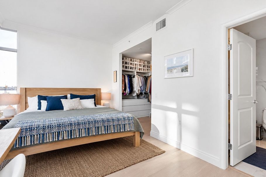 409 185 Victory Ship Way North Vancouver, BC - 18