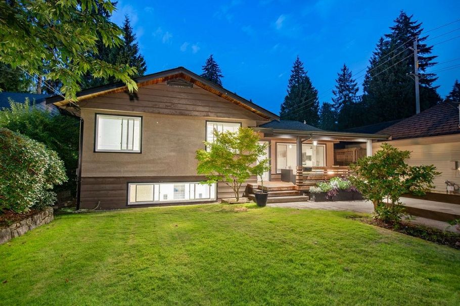 1218 W 22nd Street North Vancouver, BC - 3