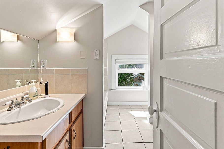 2764 Dundas Street Vancouver, BC - 17