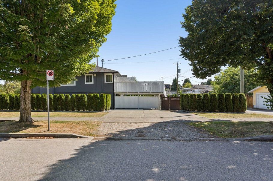 3006 E Georgia Street Vancouver, BC - 30