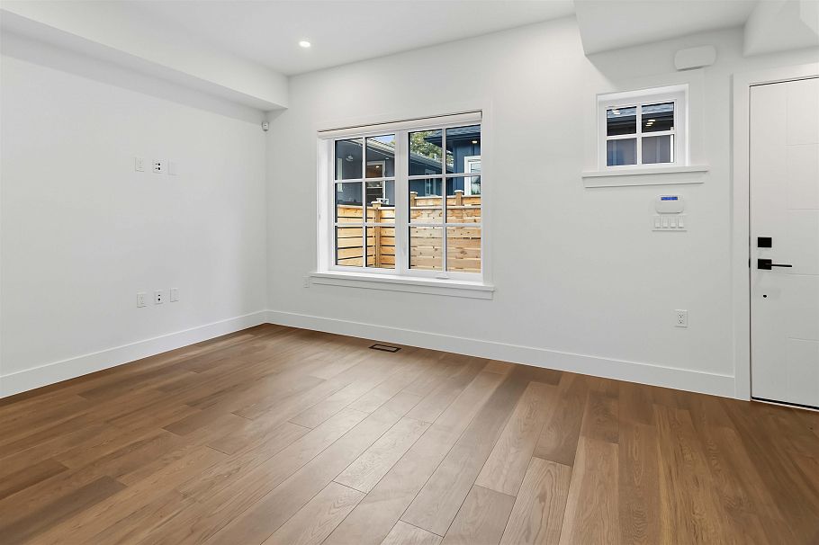 2 552 Kaslo Street Vancouver, BC - 3
