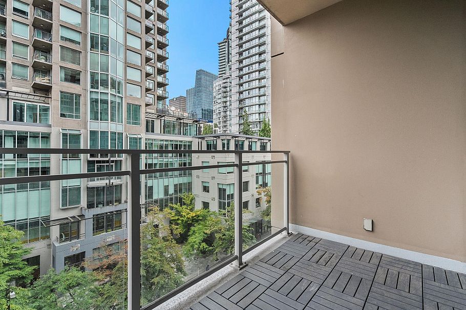 702 888 Homer Street Vancouver, BC - 18