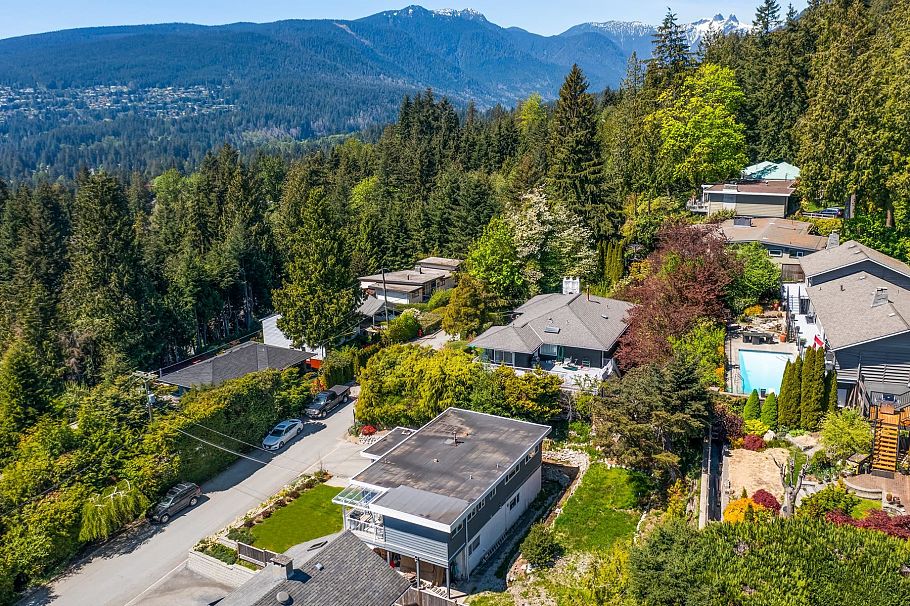 454 Monteray Avenue North Vancouver, BC - 24