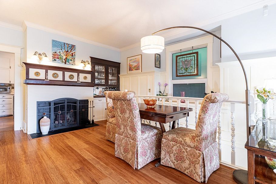 114 W Kings Road North Vancouver, BC - 17