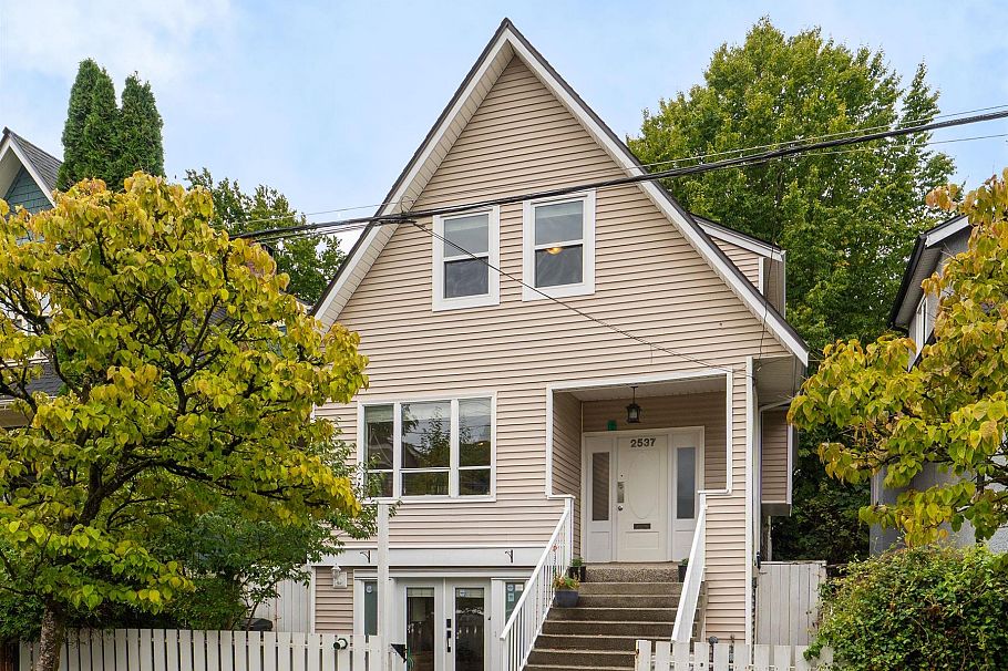 2537 Woodland Drive Vancouver, BC - 1