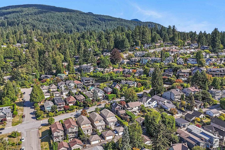 319 E 27th Street North Vancouver, BC - 6
