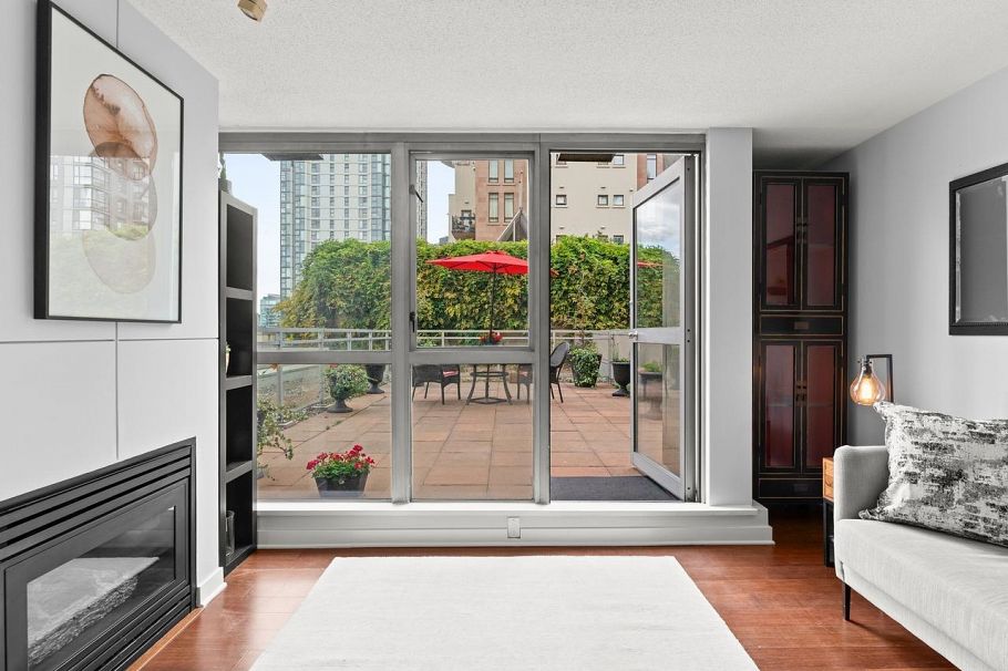 401 1238 Richards Street Vancouver, BC - 2