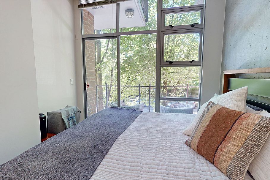 357 E 11th Avenue Vancouver, BC - 17