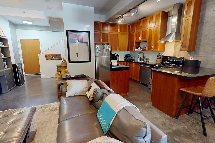 357 E 11th Avenue Vancouver, BC - 5