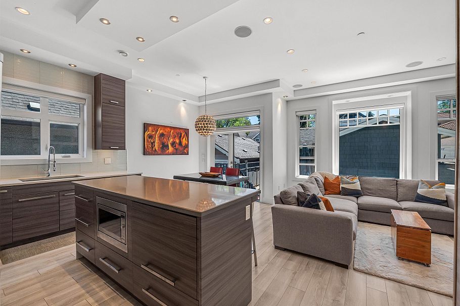 730 E 11th Avenue Vancouver, BC - 5