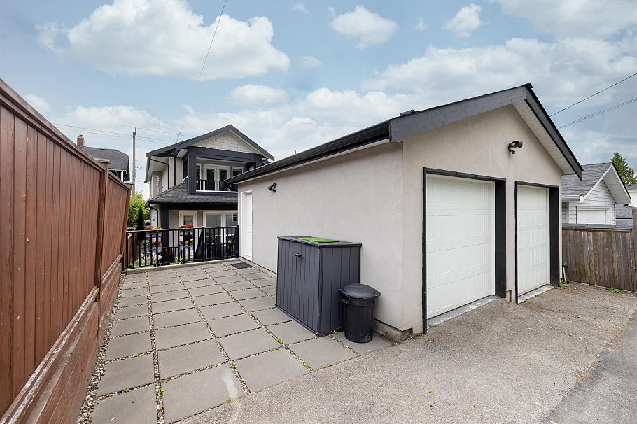 344 E 21 Street North Vancouver, BC - 34