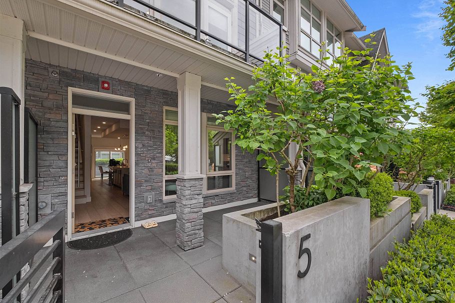 5 115 W Queens Road North Vancouver, BC - 2