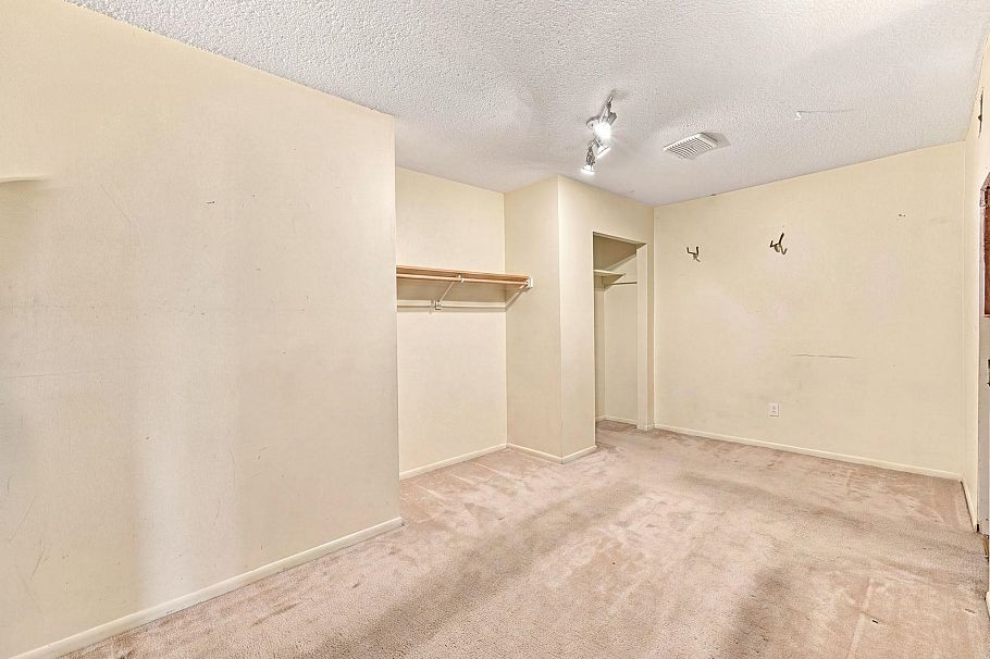 1071 Lillooet Road North Vancouver, BC - 16
