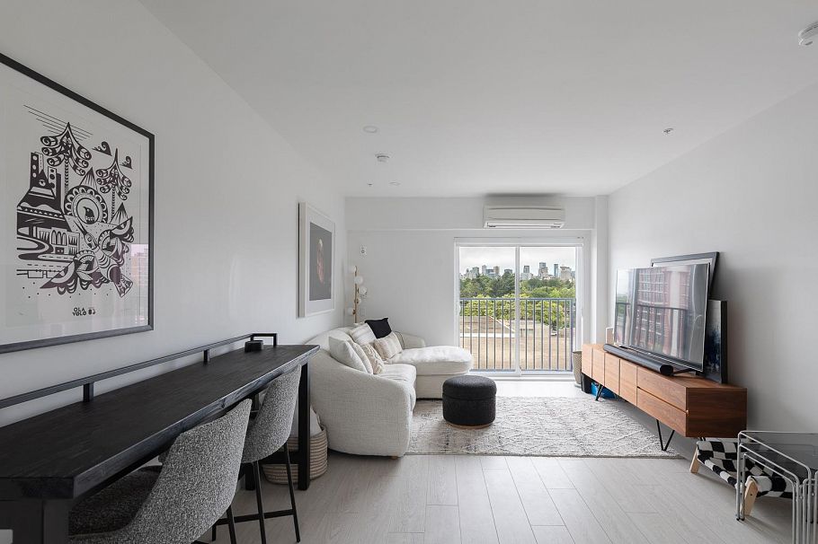 321 1120 E Georgia Street Vancouver, BC - 3